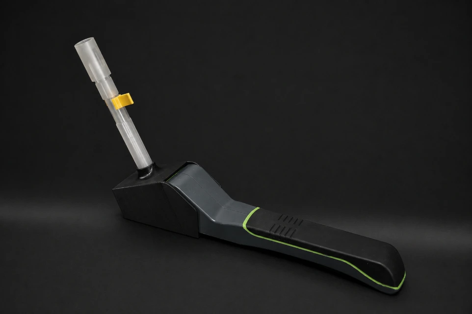 VESPA-TWEEZER.webp